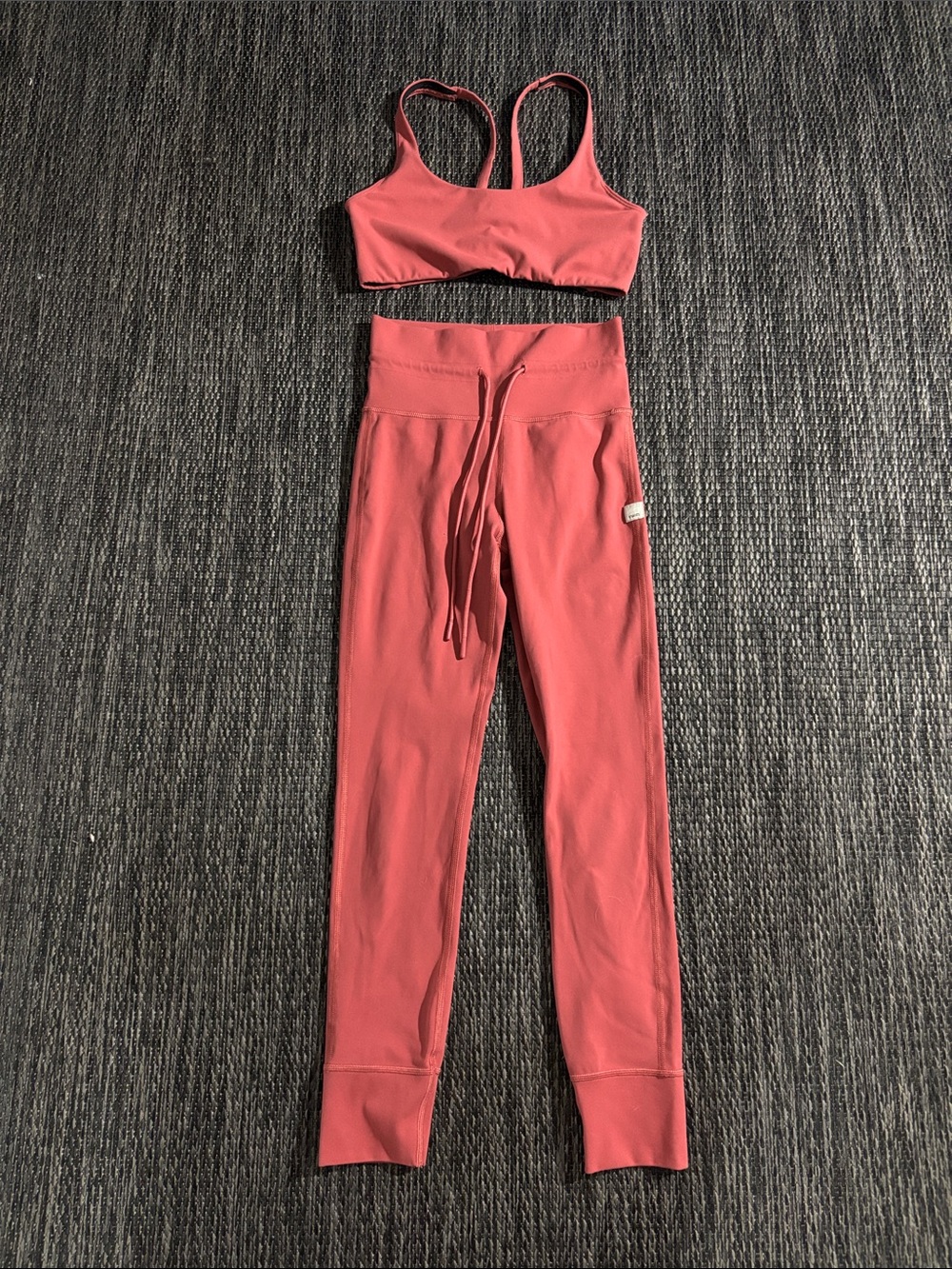 Vuori Yosemite Bra and Daily Legging Pink Set